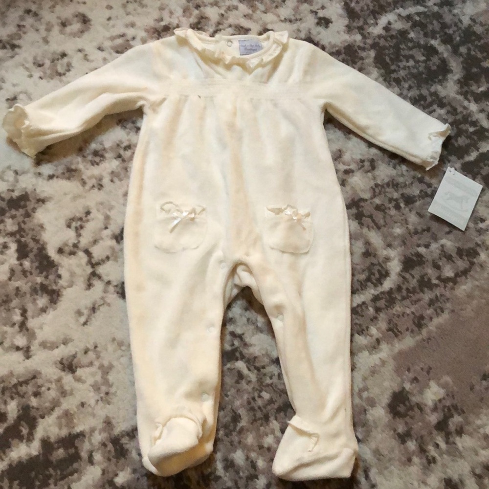 NWT Rock a bye baby boutique velvet onesie outfit